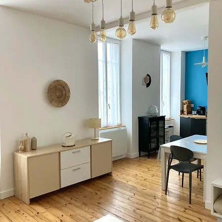 Beau T3 Lumineux : La Couronne Apartment