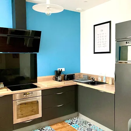 Beau T3 Lumineux : La Couronne Apartment