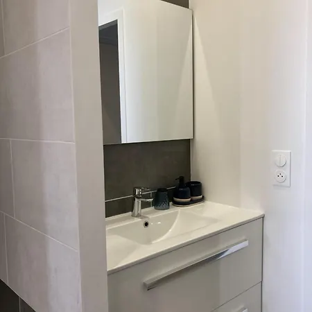 Beau T3 Lumineux : La Couronne Apartment *
