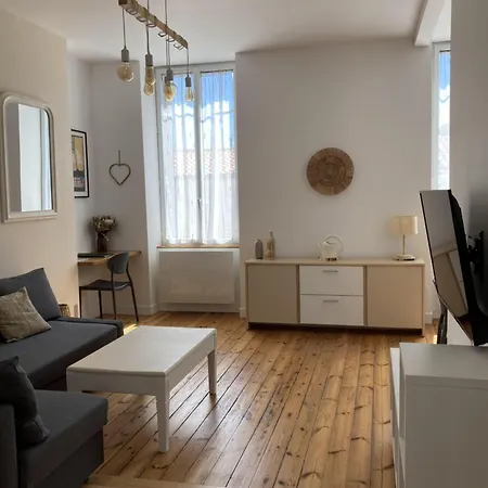 Beau T3 Lumineux : La Couronne Appartement